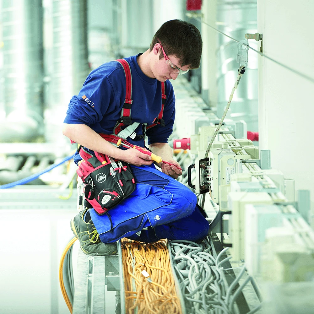 Wiha VDE 6 Piece LiftUp SlimBit Electrician Screwdriver Set (38613) - 40809 5 Wiha VDE 6 Piece LiftUp SlimBit Electrician Screwdriver Set (38613) - 40809 - Image 5