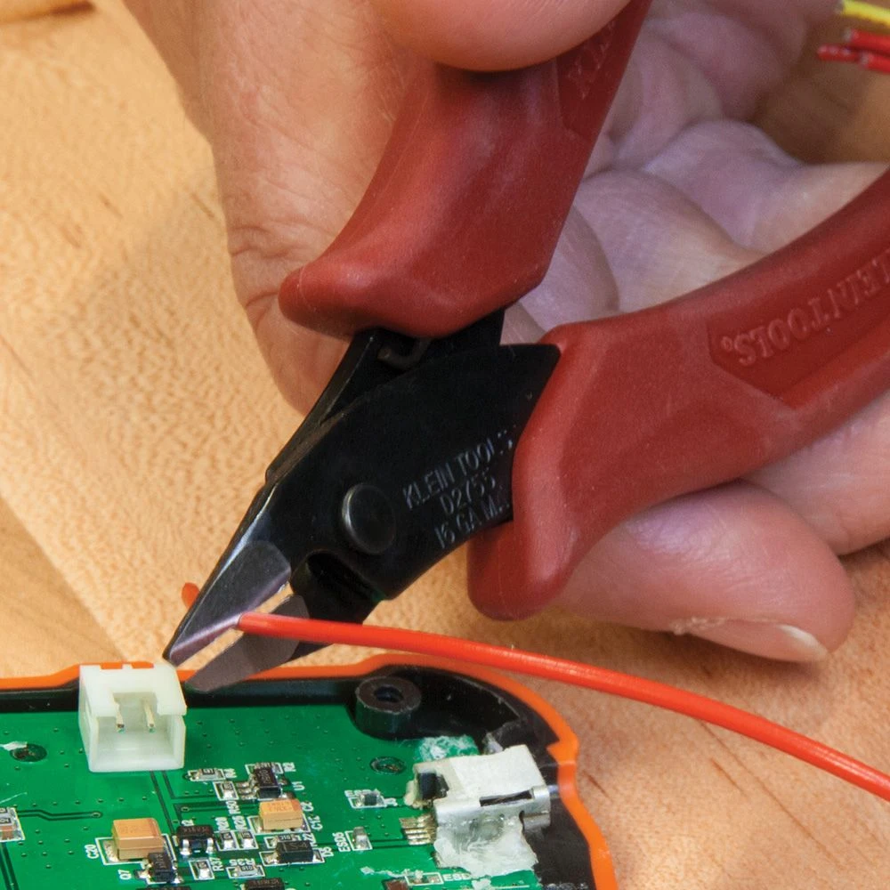 Klein Tools 127mm Lightweight Flush Cutter Diagonal Cutting Pliers - D275-5 9 Klein Tools 127mm Lightweight Flush Cutter Diagonal Cutting Pliers - D275-5 - Image 9