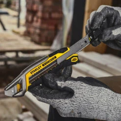Stanley FATMAX 18mm Integrated Snap Knife - FMHT10594-0 -Hand Tool Shop fmht10594 0 003 05633.1697458265